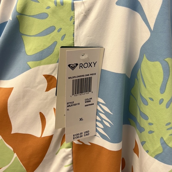 NWT Roxy wildflowers one piece. Size XL. Reversible swimsuit. - Picture 5 of 12